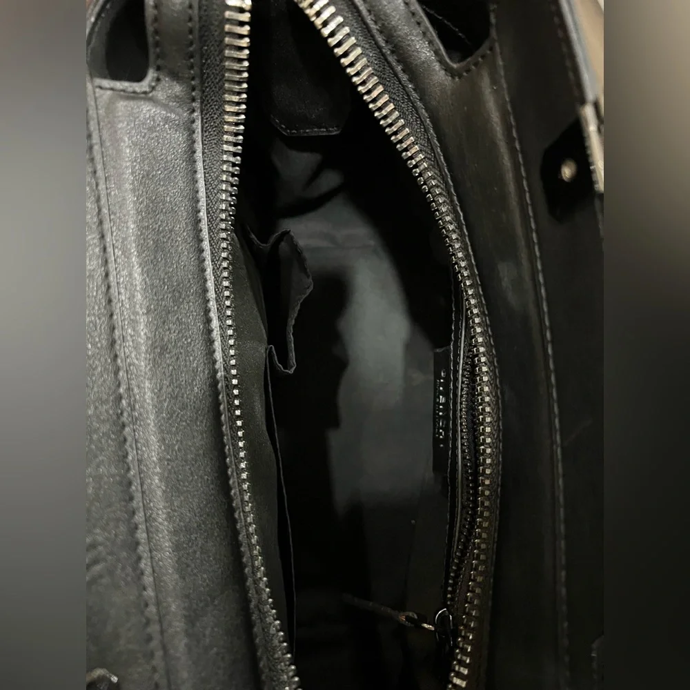 [Sold] Givenchy HDG leather purse in great condition - Picture 6 of 11